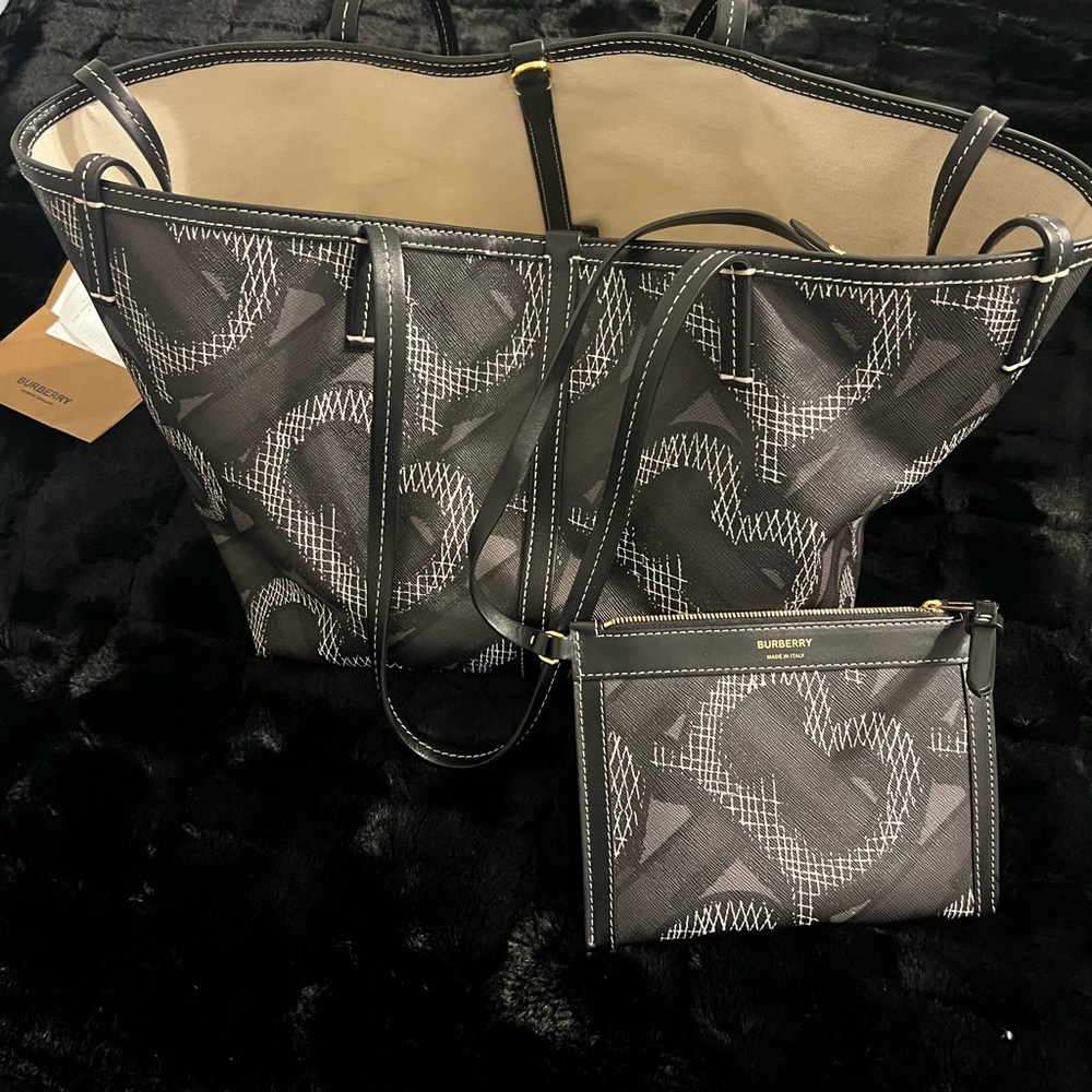 Authentic Burberry Tote!! Very versatile tote